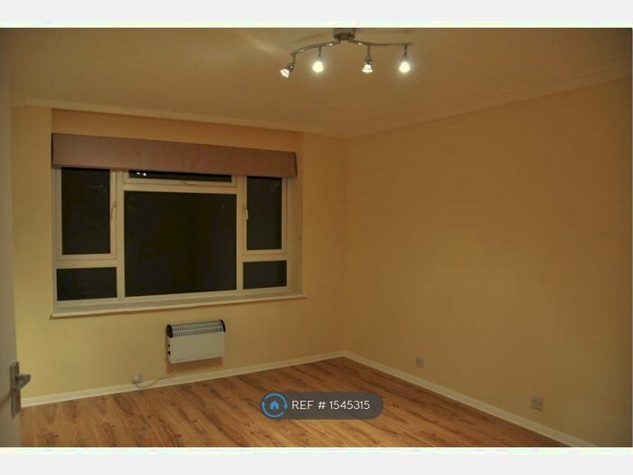 1 Bedroom Flat To Rent In Palm Court, London, N22