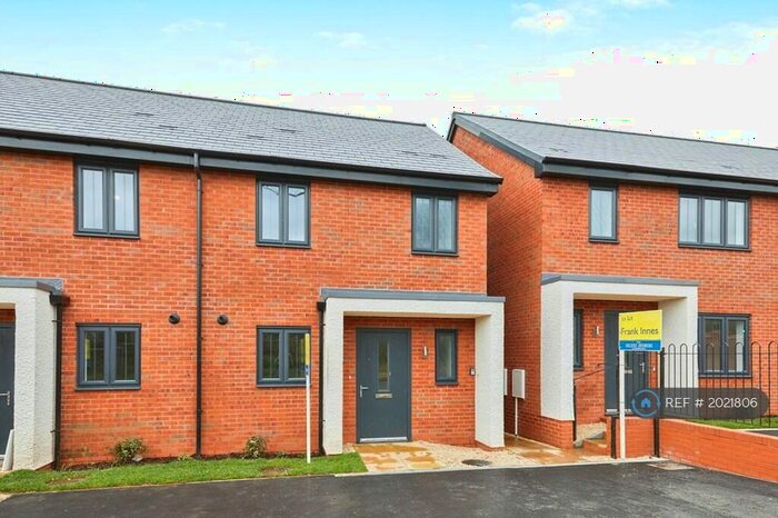 3 Bedroom Semi-Detached House To Rent In Crabtree Hill Drive, Derby, DE22