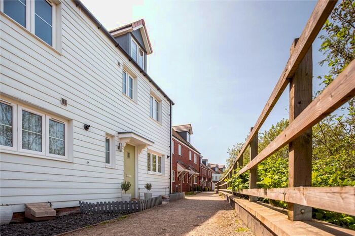 4 Bedroom End Of Terrace House For Sale In Ellingham View, Dartford, Kent, DA1