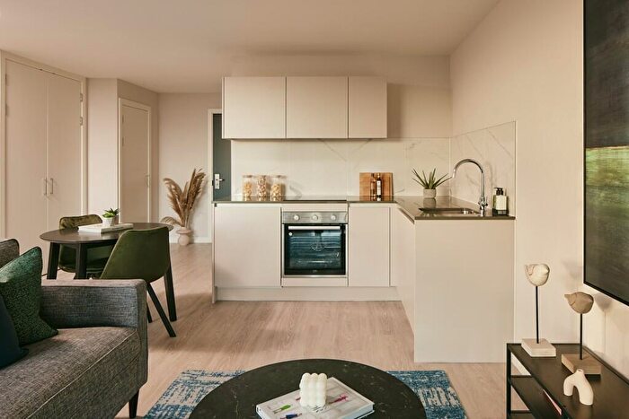 Studio To Rent In Warroch Place, Glasgow, G3