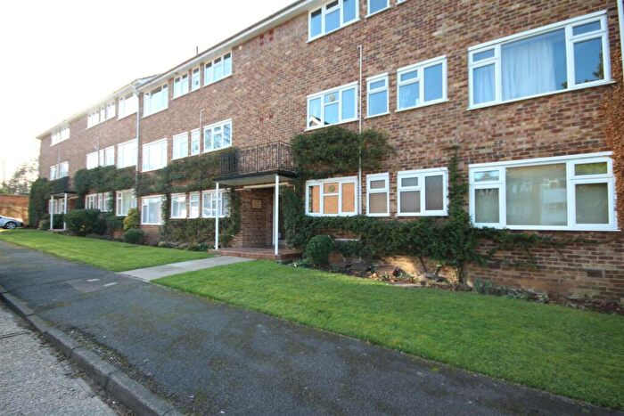2 Bedroom Flat To Rent In Lindfield Gardens, Guildford, GU1