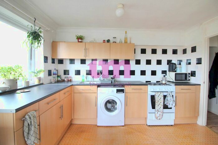 1 Bedroom Flat To Rent In Cathedral Drive, Laindon, Basildon SS15