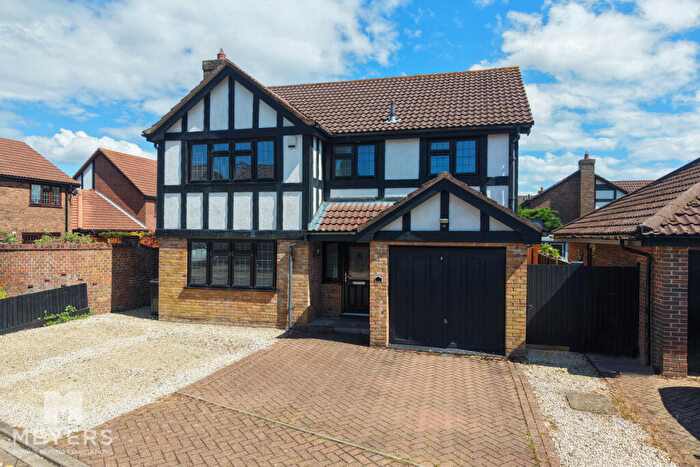4 Bedroom Detached House For Sale In Walsingham Dene, Bournemouth, BH7