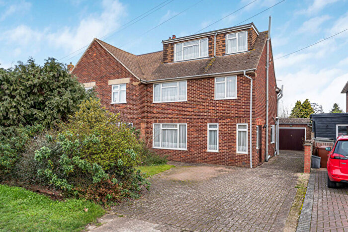 4 Bedroom Semi-Detached House For Sale In Oxford Road, Kidlington, OX5