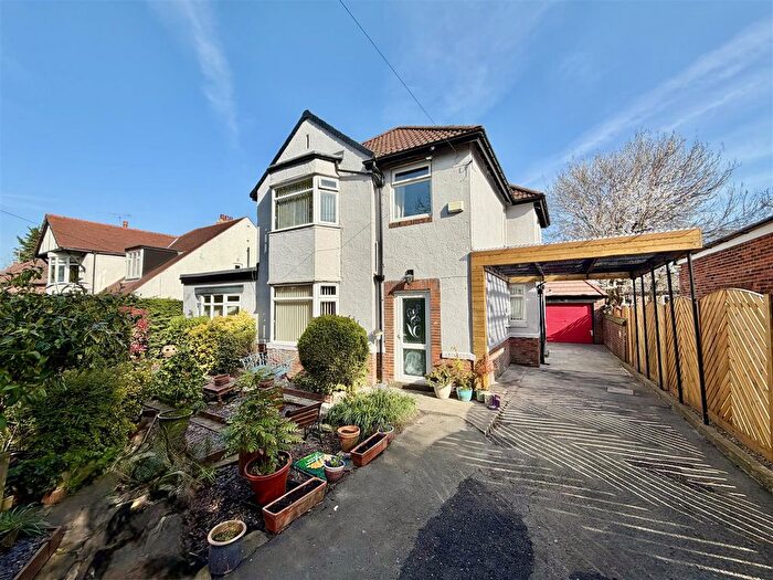 3 Bedroom Detached House For Sale In Primley Park Avenue, Alwoodley, Leeds, LS17