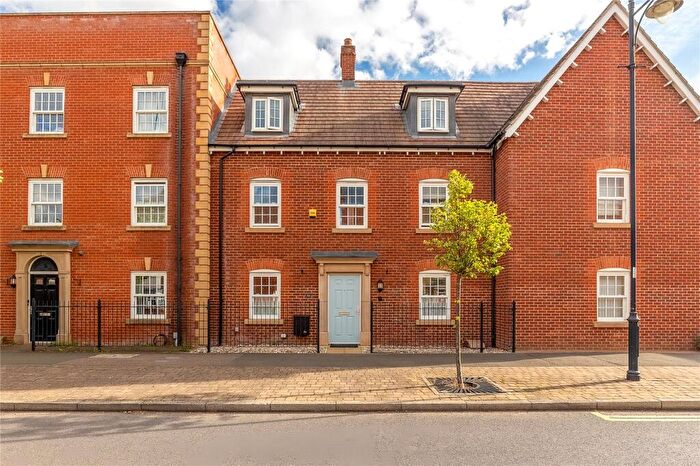 4 Bedroom Terraced House For Sale In Greenkeepers Road, Great Denham, Bedford, Bedfordshire, MK40