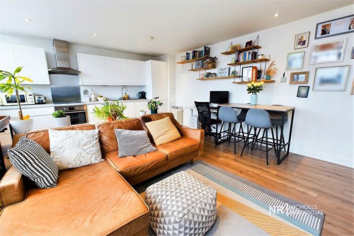 1 Bedroom Flat For Sale In East Street, Epsom, KT17