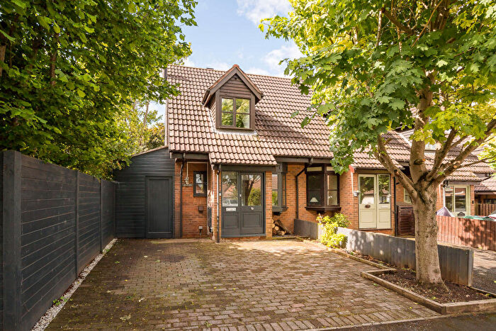 2 Bedroom Mews For Sale In Lower Hall Lane, Chester, CH3