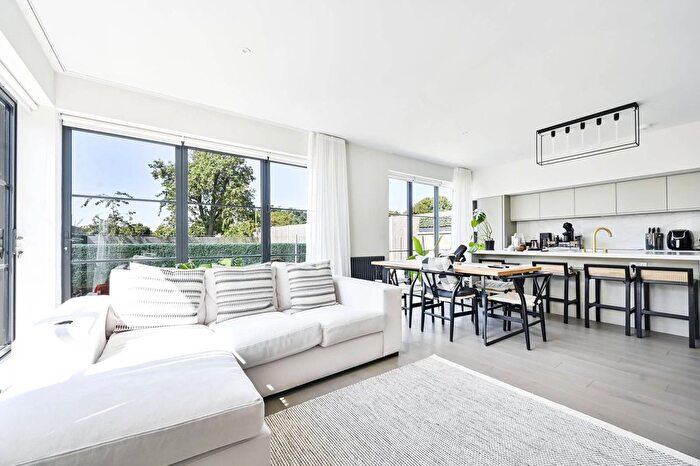 2 Bedroom Flat To Rent In Gunnersbury Avenue, Ealing, London, W5