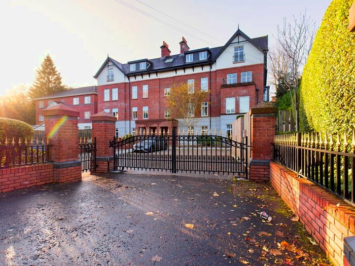 2 Bedroom Flat To Rent In Deramore Park South, Belfast, BT9