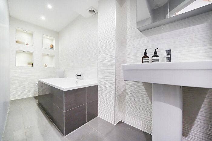 2 Bedroom Apartment To Rent In Petherton Road, N5