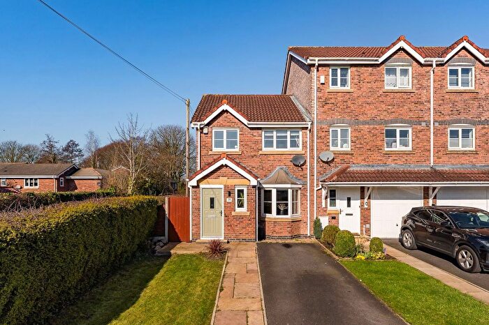 3 Bedroom Semi Detached House For Sale In Highclove Lane, Worsley, Manchester, M28