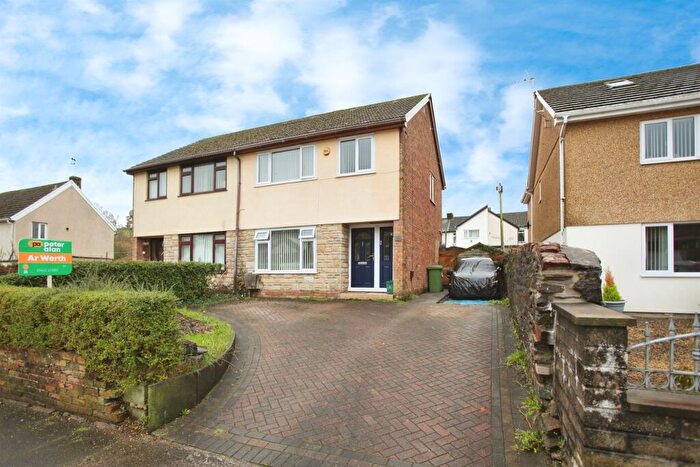 4 Bedroom Semi Detached House For Sale In Francis Street, Tonyrefail, Porth, CF39