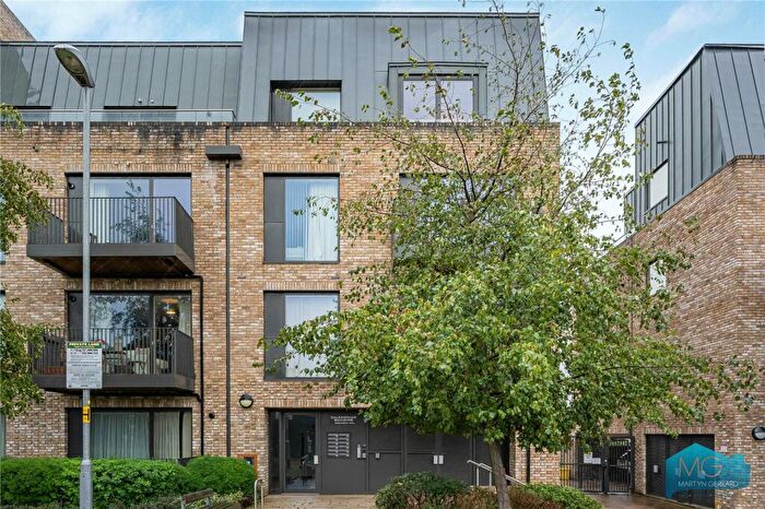 1 Bedroom Apartment For Sale In Regiment Hill, Mill Hill, London, NW7
