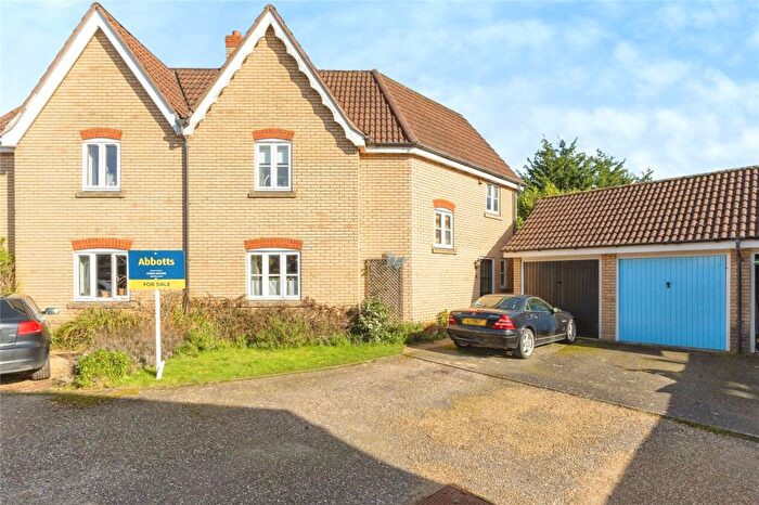 3 Bedroom Semi Detached House For Sale In Bramble Way, Wymondham, Norfolk, NR18
