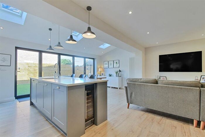 4 Bedroom Detached House For Sale In Braithegayte, Wheldrake, YO19