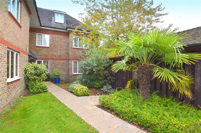 1 Bedroom Flat For Sale In Woodgate Close, Cobham, KT11