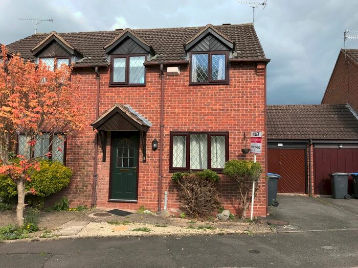 3 Bedroom Semi-Detached House To Rent In Harris Close, Henley In Arden, B95