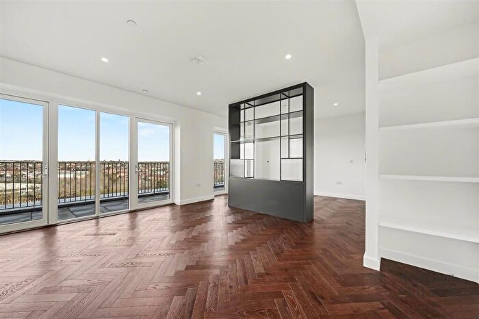 Studio To Rent In Delamarre House, Brent Cross, NW2