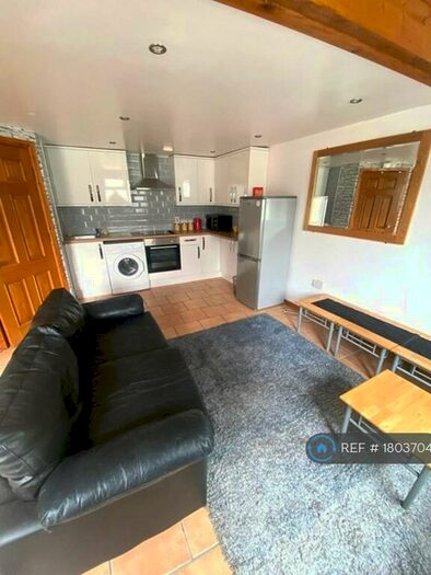 1 Bedroom Detached House To Rent In Whitchurch Road, Cardiff, CF14