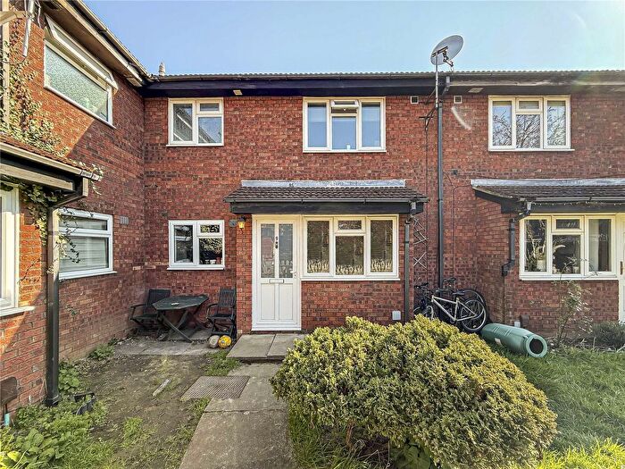 1 Bedroom Terraced House For Sale In Geneva Close, Shepperton, Surrey, TW17
