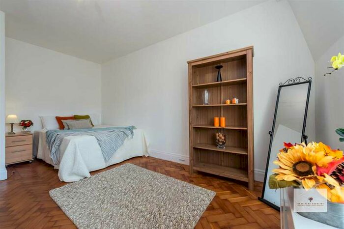 Property To Rent In Queensway, London, W2