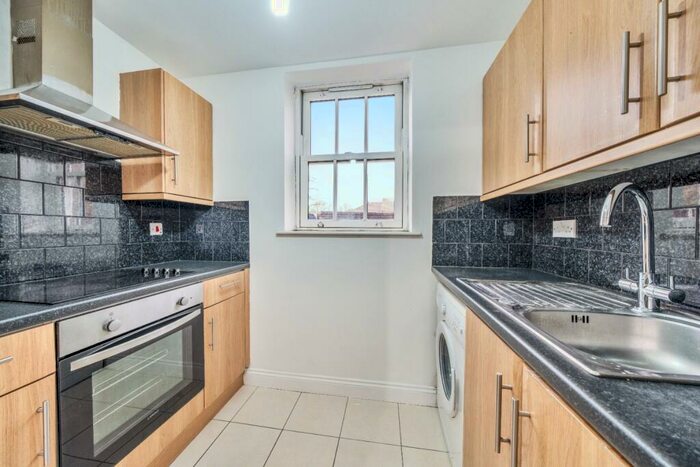 1 Bedroom Flat To Rent In Church Street, Croydon, Surrey, CR0