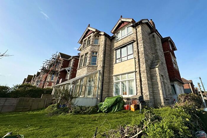 2 Bedroom Flat To Rent In Swanage, BH19