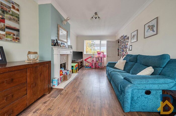 3 Bedroom End Of Terrace House For Sale In Tallis Road, Basildon, SS15