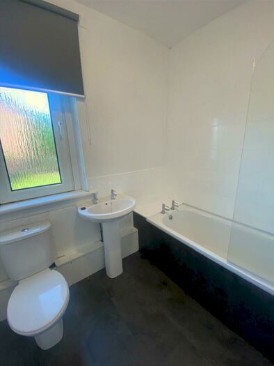 3 Bedroom Flat To Rent In Overdale Place, Wishaw, ML2