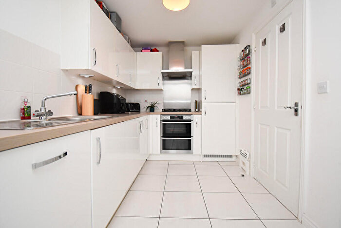 3 Bedroom Town House For Sale In Tate Drive, Biggleswade, SG18