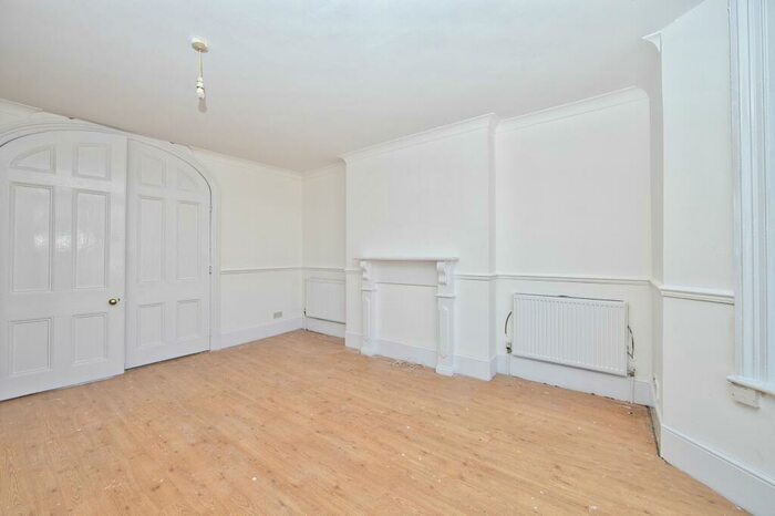 2 Bedroom Flat For Sale In First Floor Flat, Connaught Road, Folkestone Kent, CT20