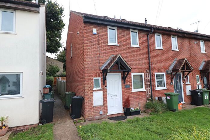 2 Bedroom Property To Rent In Montpelier Close, Billericay, CM12