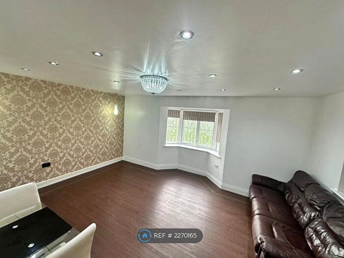 3 Bedroom End Of Terrace House To Rent In Humbleward Place, Romford, RM3