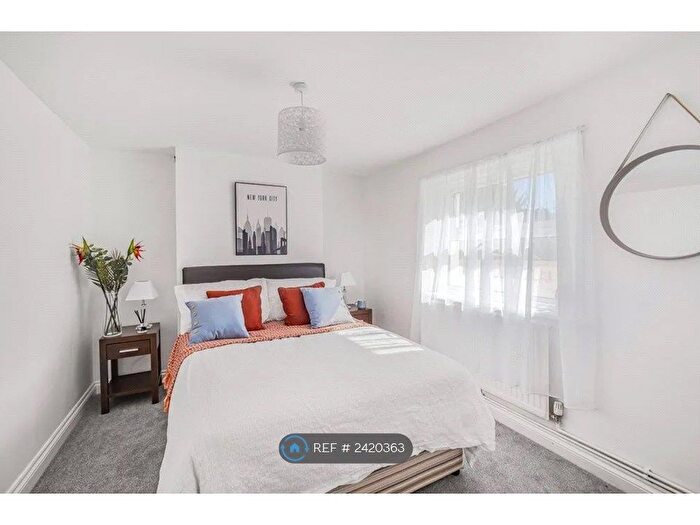 Studio To Rent In Albert Road, London, SE25