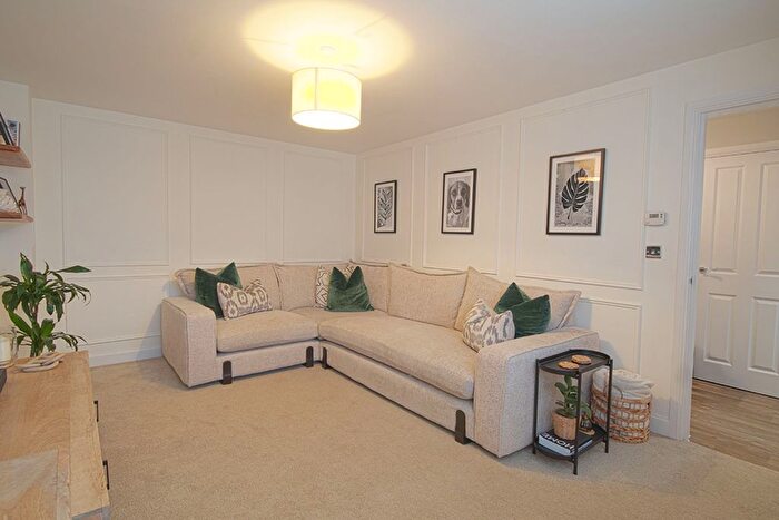 4 Bedroom Detached House For Sale In Restharrow Road, Broughton, HP22