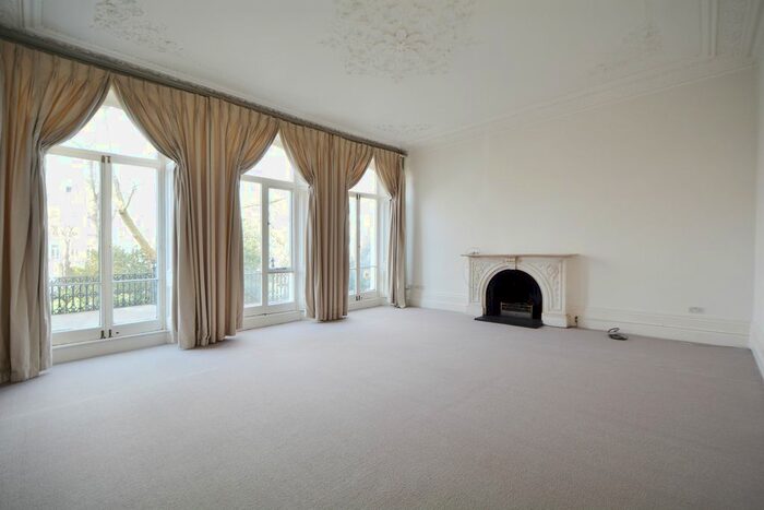 3 Bedroom Flat To Rent In Redcliffe Square, London, SW10