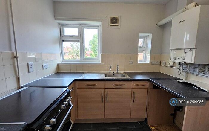 2 Bedroom Flat To Rent In Yardley Avenue, Stretford, Manchester, M32