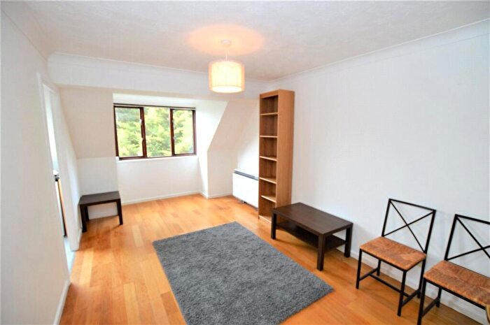 1 Bedroom Apartment To Rent In Mowbray Road, London, SE19