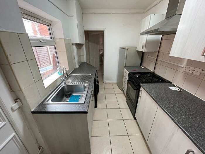 3 Bedroom End Of Terrace House To Rent In Hinde House Lane, Sheffield, S4