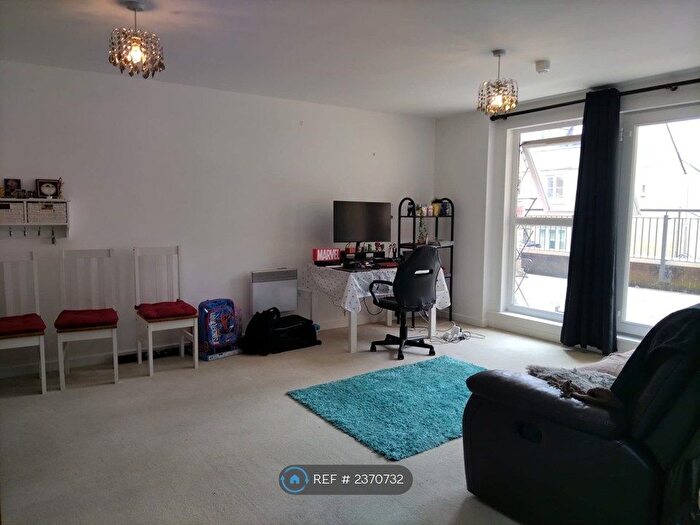 1 Bedroom Flat To Rent In Memorial Heights, Ilford, IG2