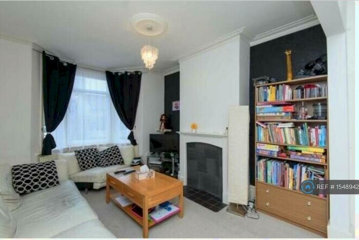 3 Bedroom Terraced House To Rent In Durham Street, Swindon, SN1
