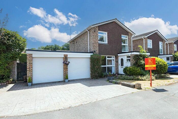 4 Bedroom Link Detached House For Sale In Bardney Close, Ockwells Park, Maidenhead, Berkshire, SL6