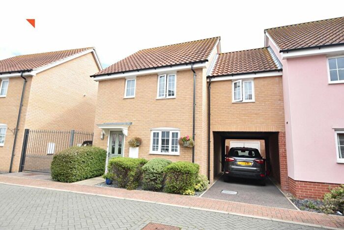 4 Bedroom Link Detached House For Sale In Cross Road, Clacton-on-Sea, Essex, CO16