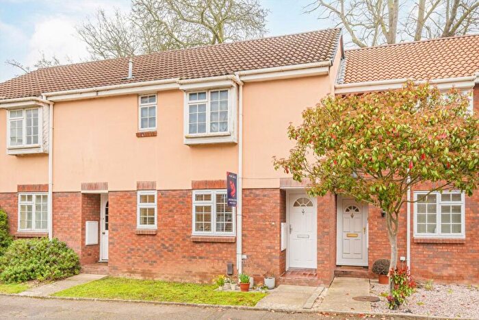 Studio For Sale In Finnart Close, Weybridge, KT13