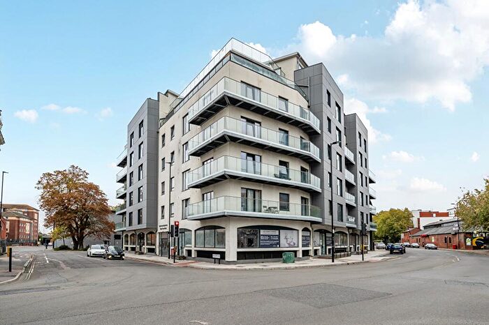 2 Bedroom Flat For Sale In Royal Crescent Road, Royal Crescent Apartments, SO14
