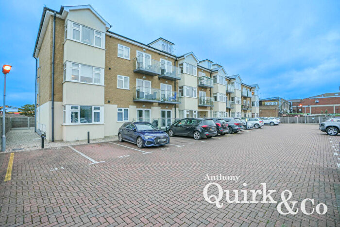 2 Bedroom Apartment For Sale In The Riverfront, Canvey Island, SS8