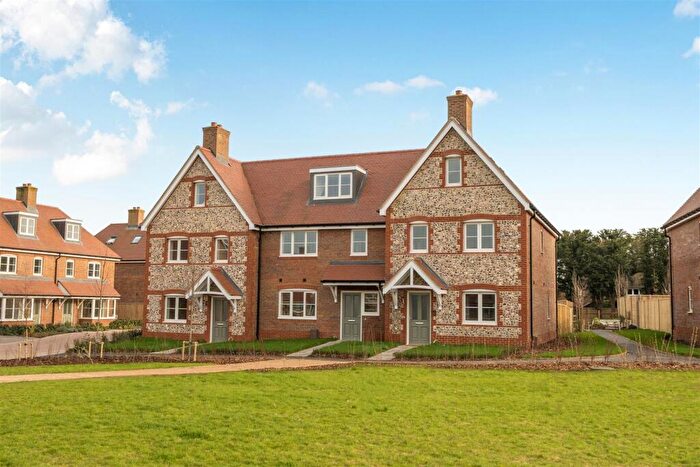 4 Bedroom End Of Terrace House For Sale In Bentwood Way, Lavant, PO18