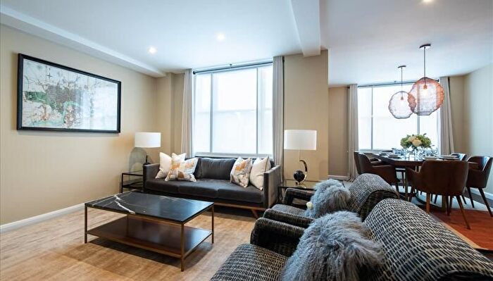 3 Bedroom Flat To Rent In Hill Street, Mayfair, London, W1J