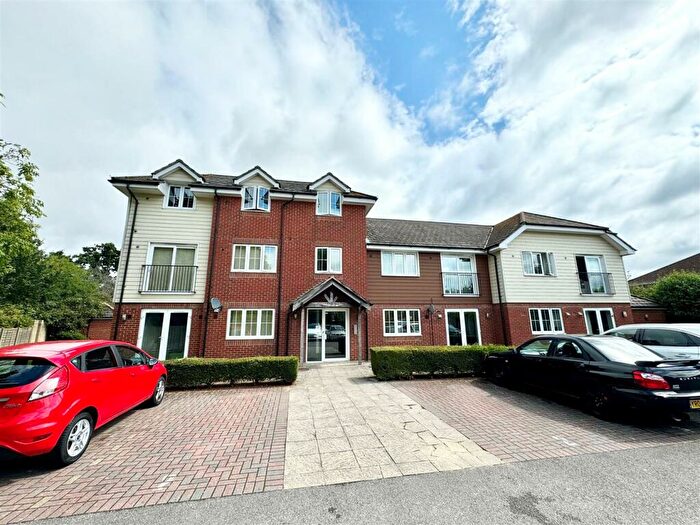 1 Bedroom Apartment To Rent In The Oaks, PO7